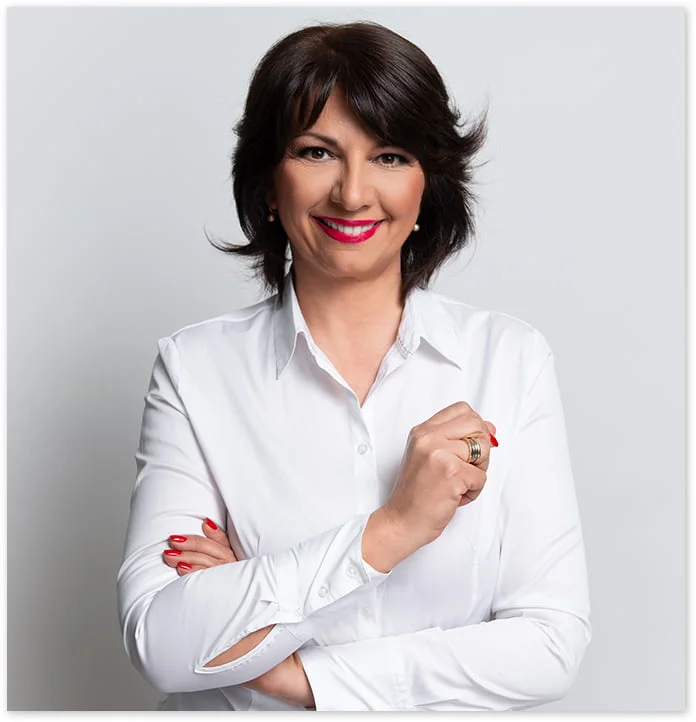 Indira popadic bela.jpg