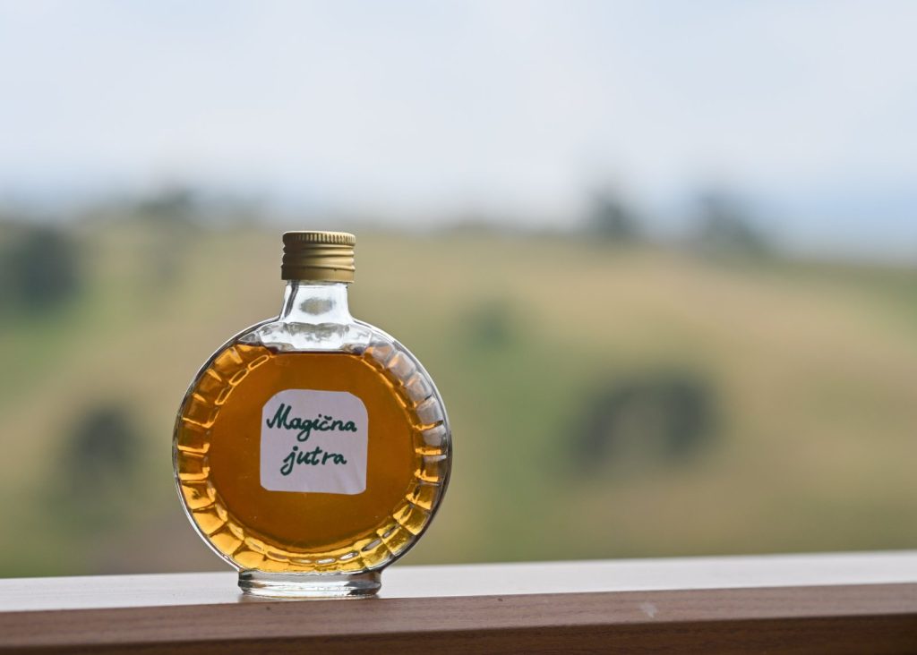 0 02 05 5af50df852695e9154b447ce6a6195e8dd0e56f5b64469108321377cb9010f44 6a56a630f91d413c